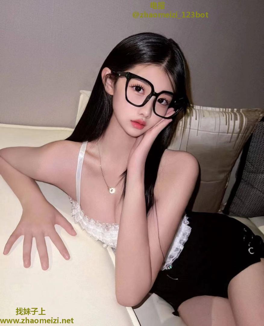 高颜值学生妹