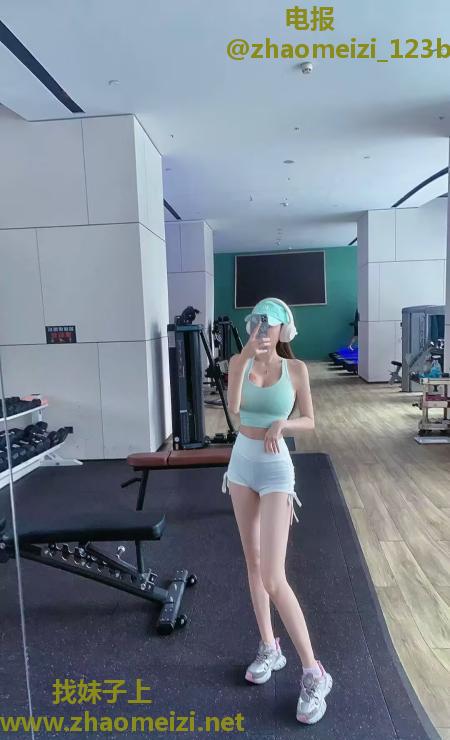 练瑜伽的小姐姐身材好