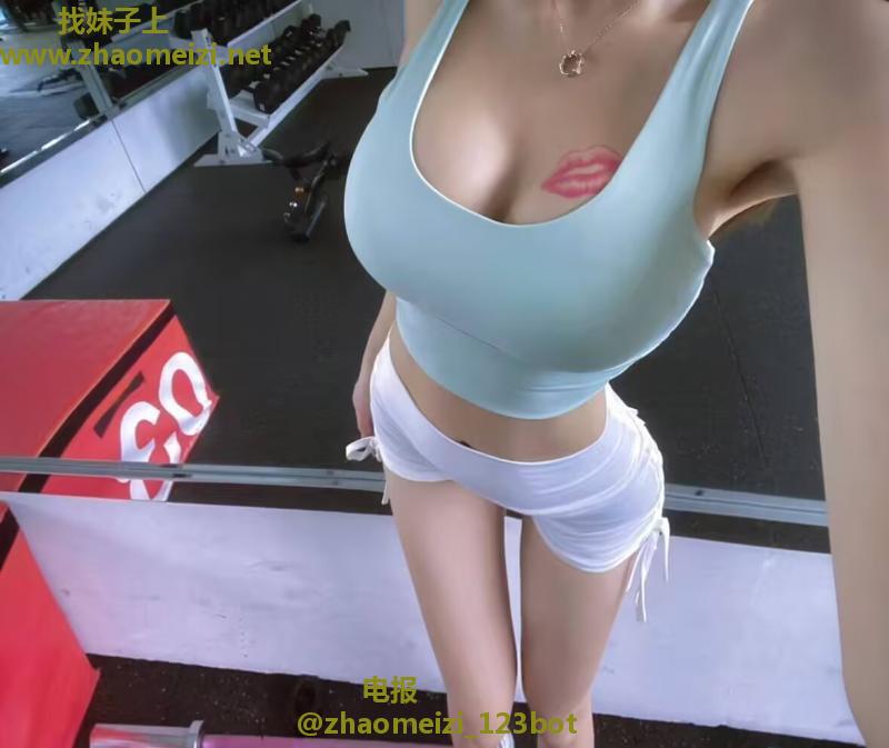 练瑜伽的小姐姐身材好