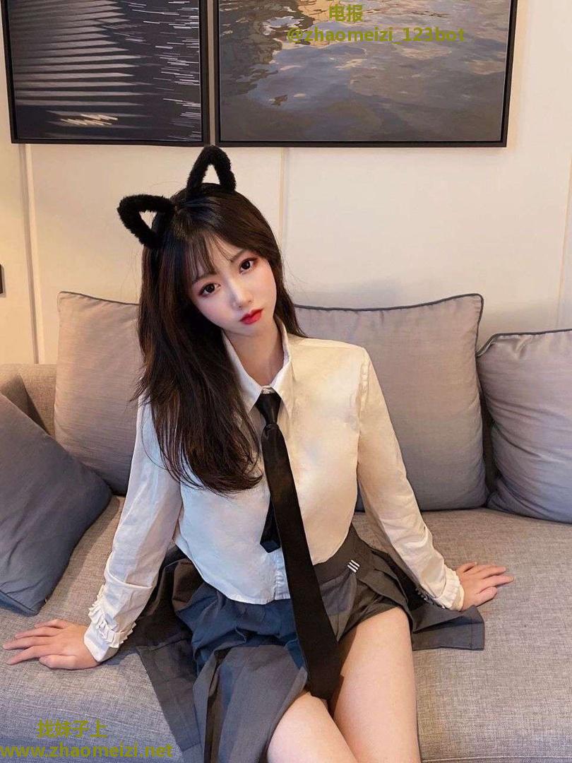可爱反差清纯小妹