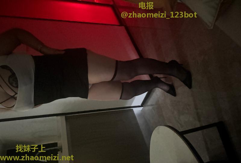 巨乳美妇朵朵