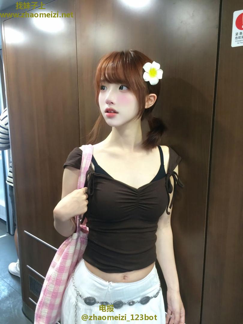 七宝粉嫩可爱女高