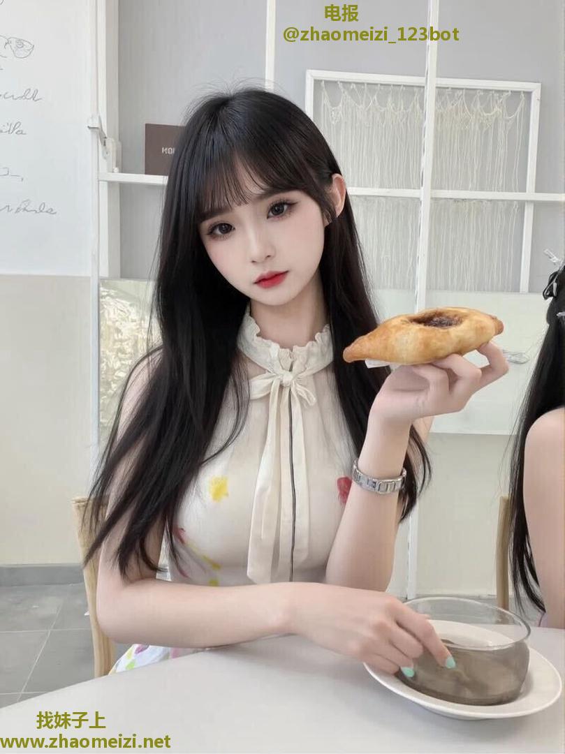 西湖小巧可爱学生妹