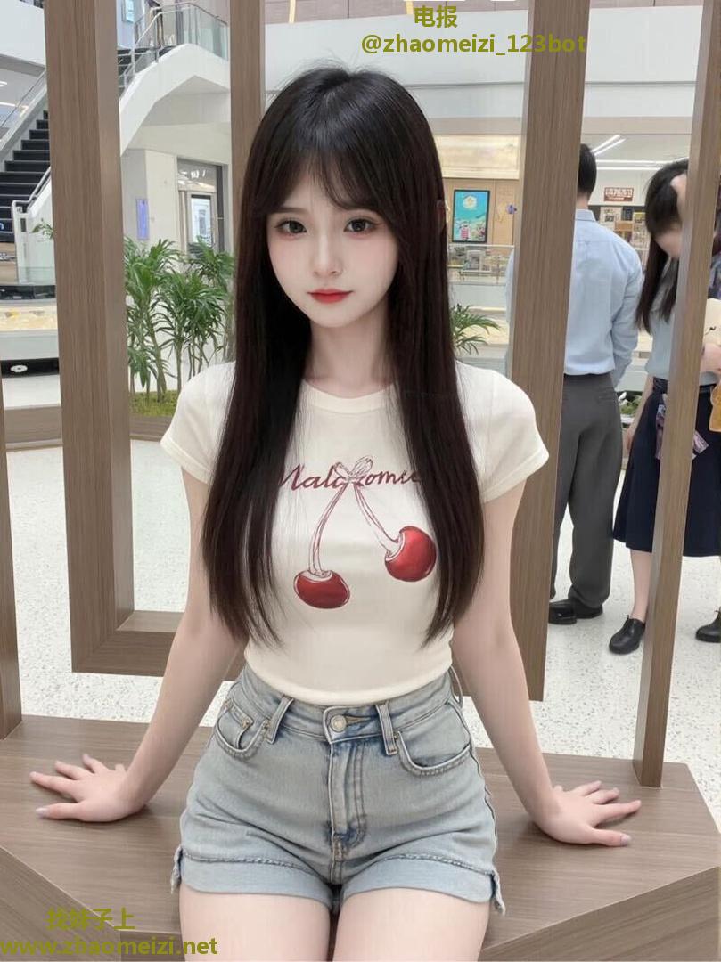 西湖小巧可爱学生妹