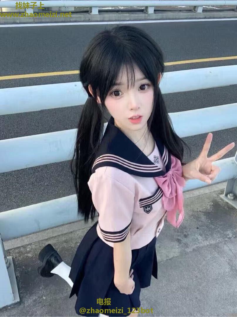 七里河可爱反差萌妹