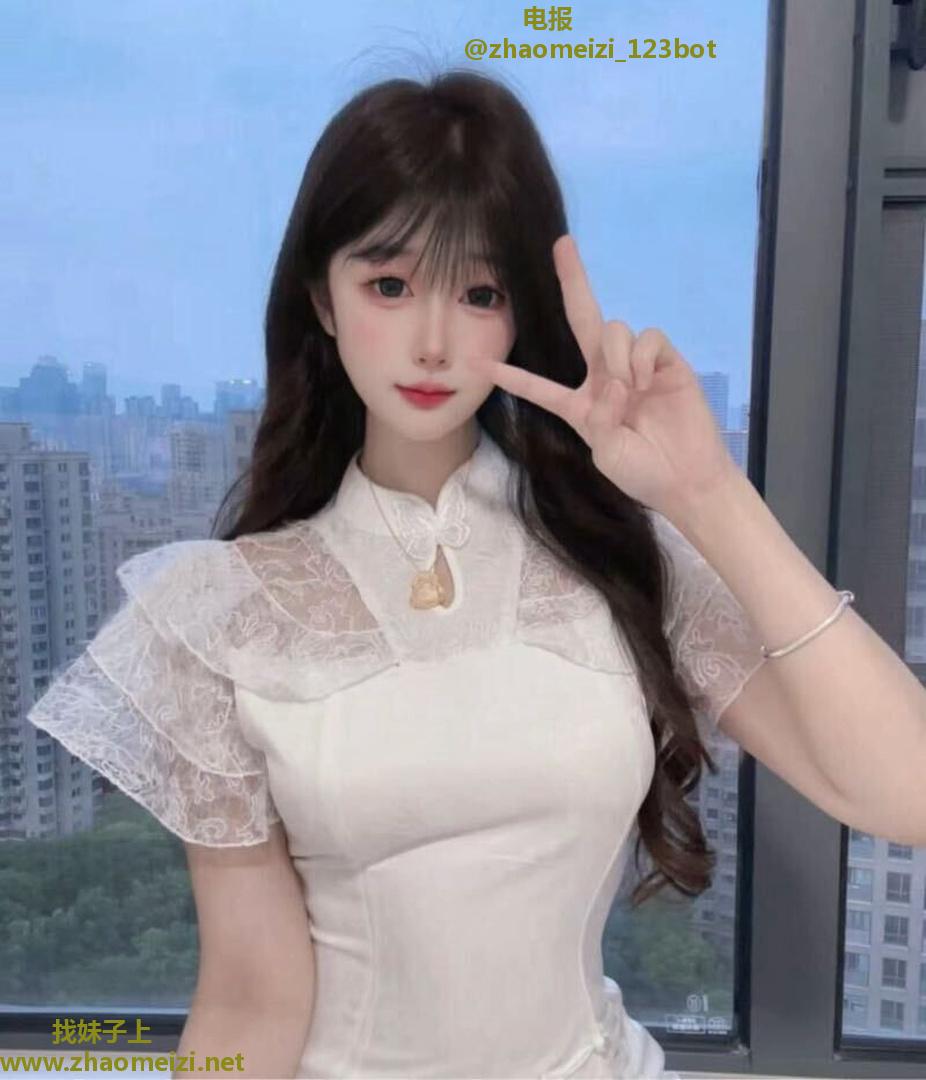 丰满翘臀湿穴妹妹