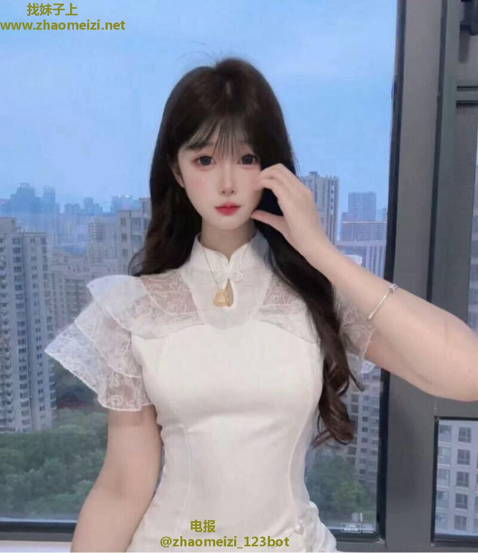 丰满翘臀湿穴妹妹