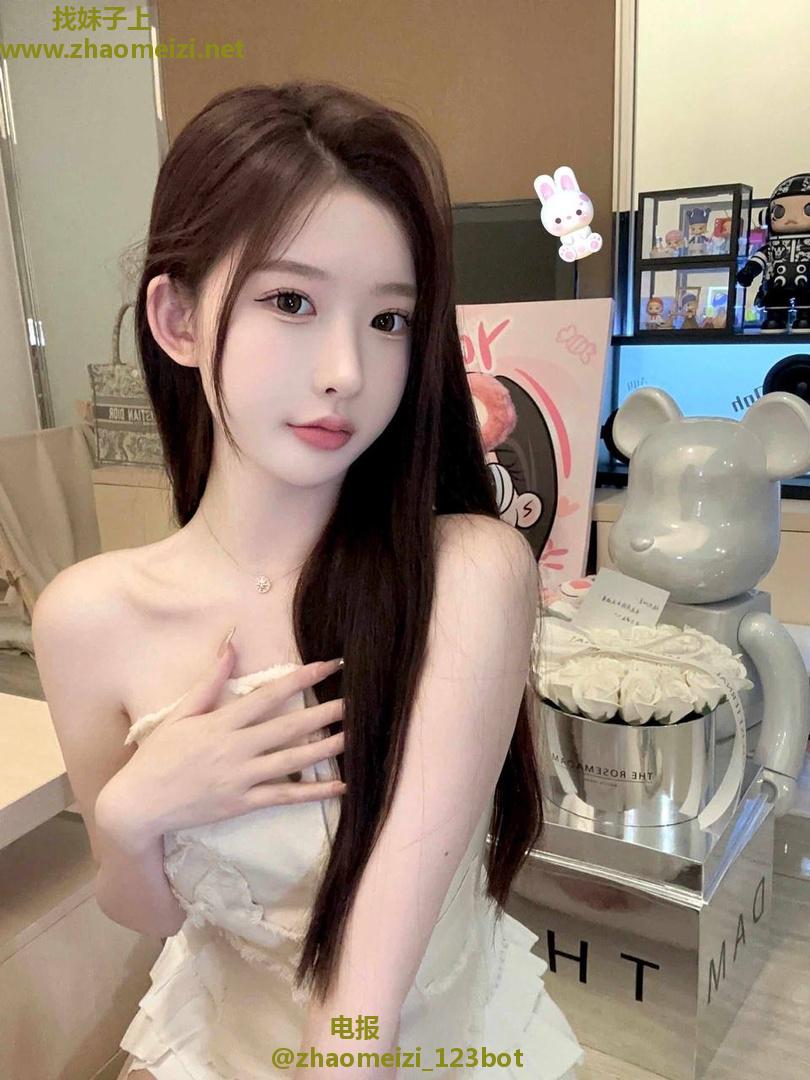 皇姑白皙苗条销魂妹妹