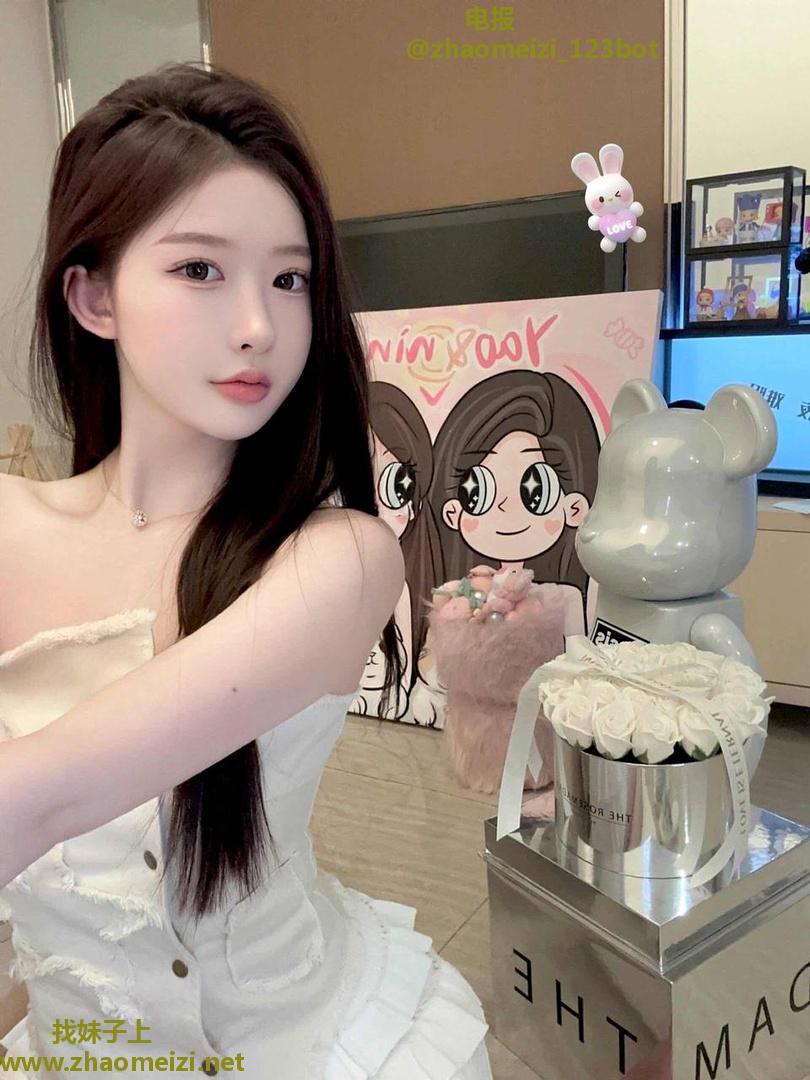 皇姑白皙苗条销魂妹妹