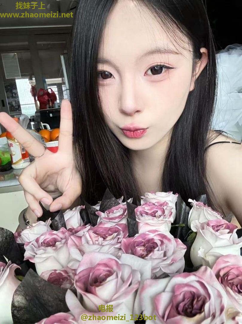 成都19岁嫩妹雅雅可蛇