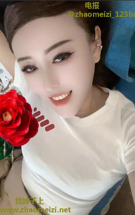 纹身美熟女