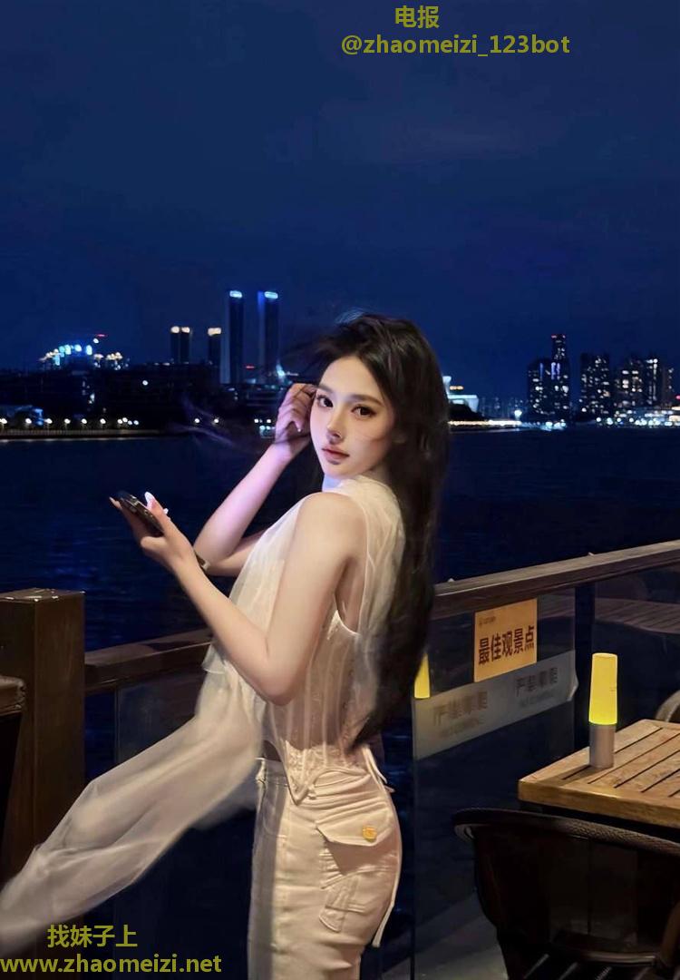 大屯长腿诱人车模