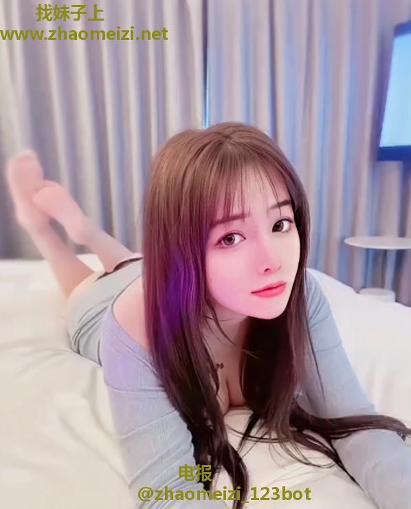 大胸小蛮腰美女