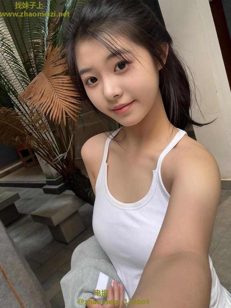 刚毕业水嫩清纯女高兼职