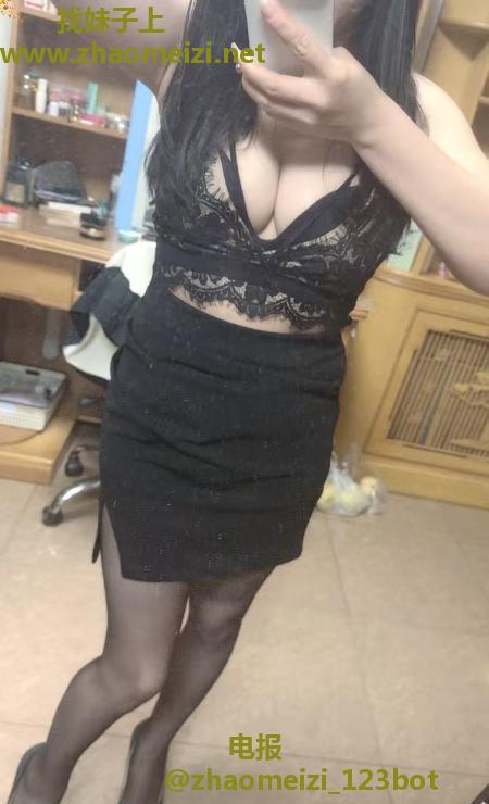 抗干的肤白少妇