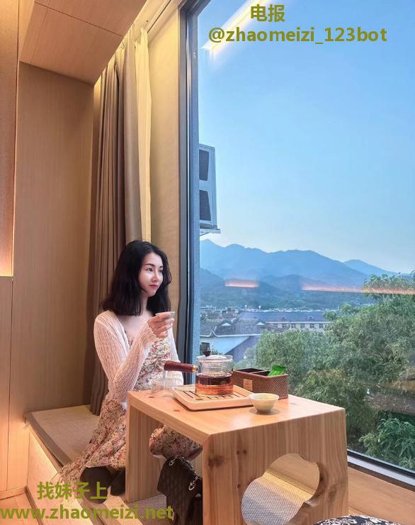禅城蜜桃臀美琪