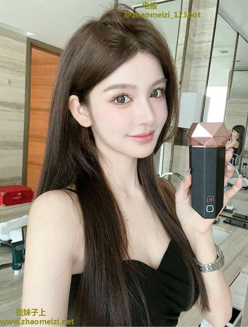 西山白皙邻家小妹