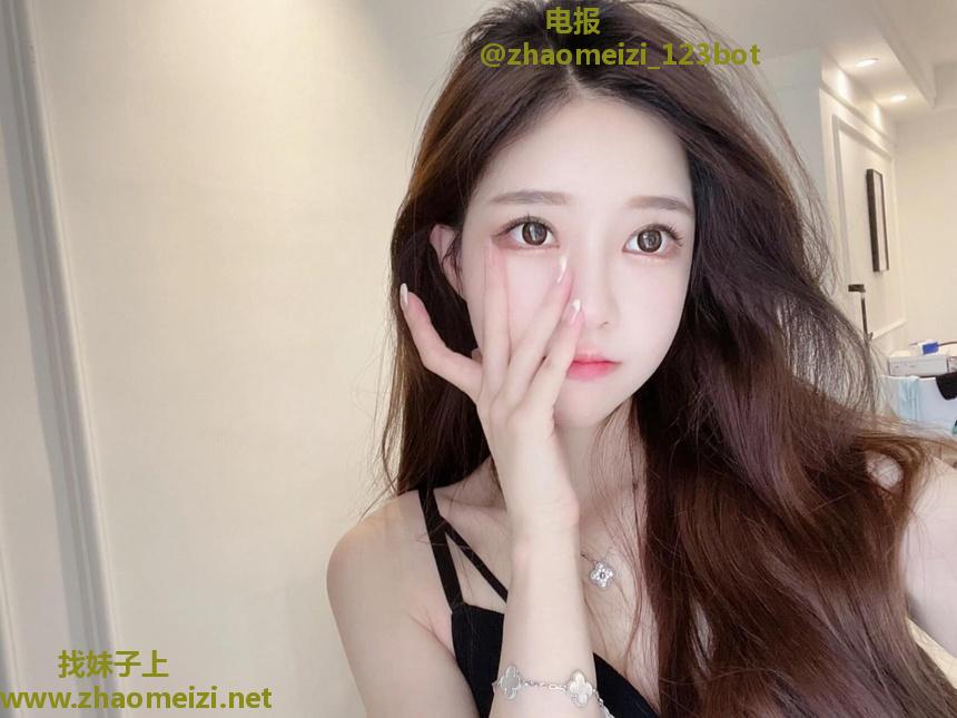 白嫩多汁诱人翘臀姐姐