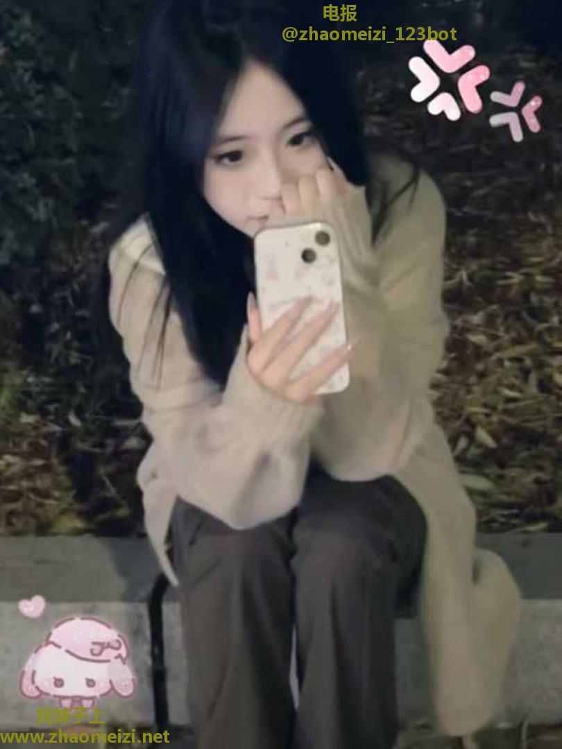 白云翘臀湿穴反差妹