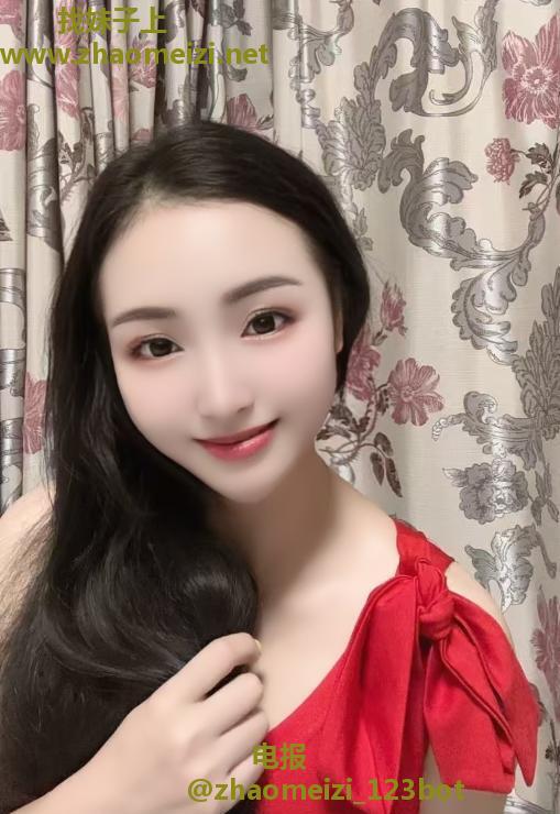 烈焰红装甜美少妇