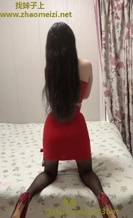烈焰红装甜美少妇