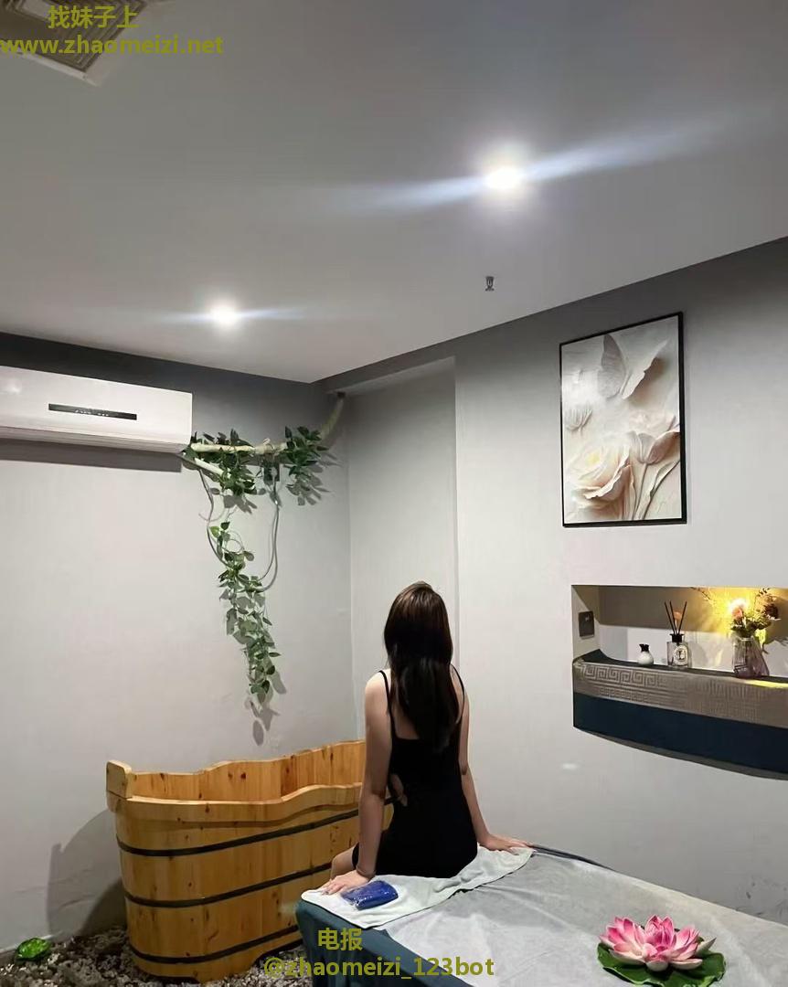 妩媚多姿的小姐姐
