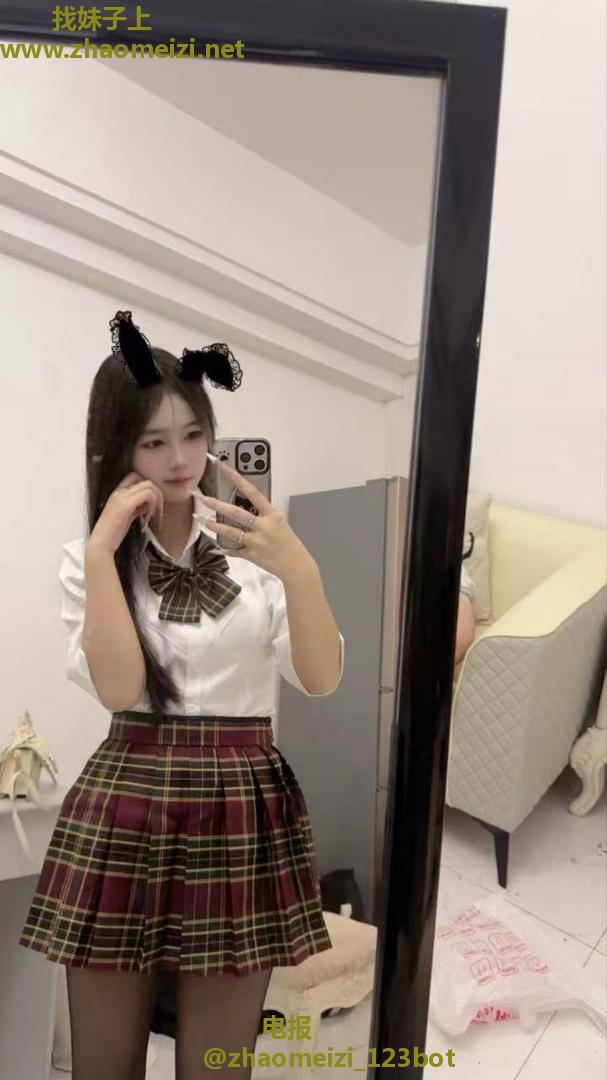 可爱反差长腿萝莉