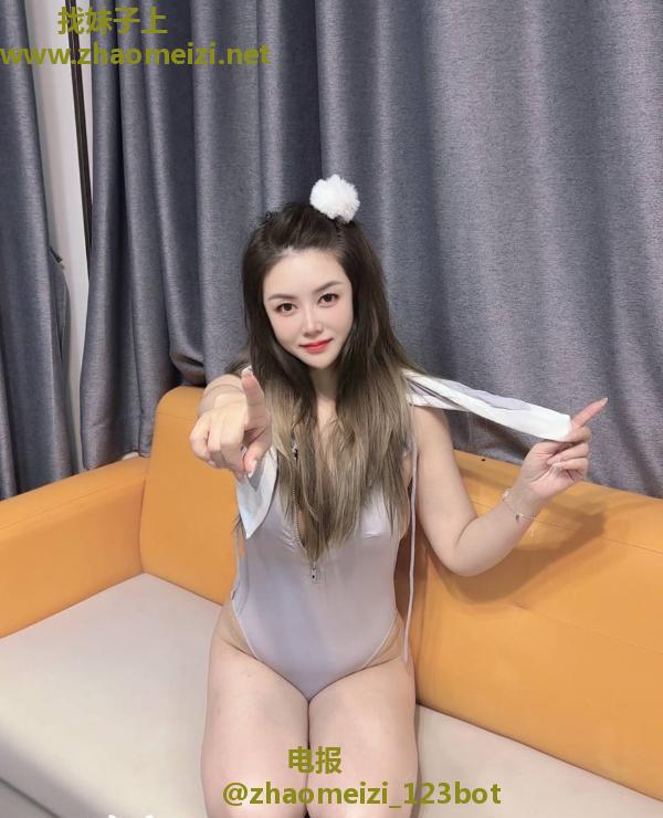 二刷美乳骚妇瑶妹儿