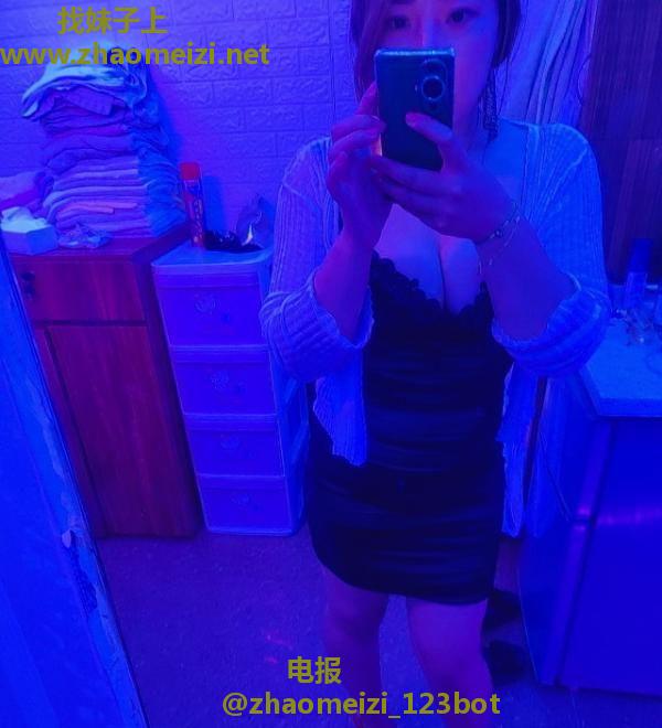 大奶骚妹妞妞
