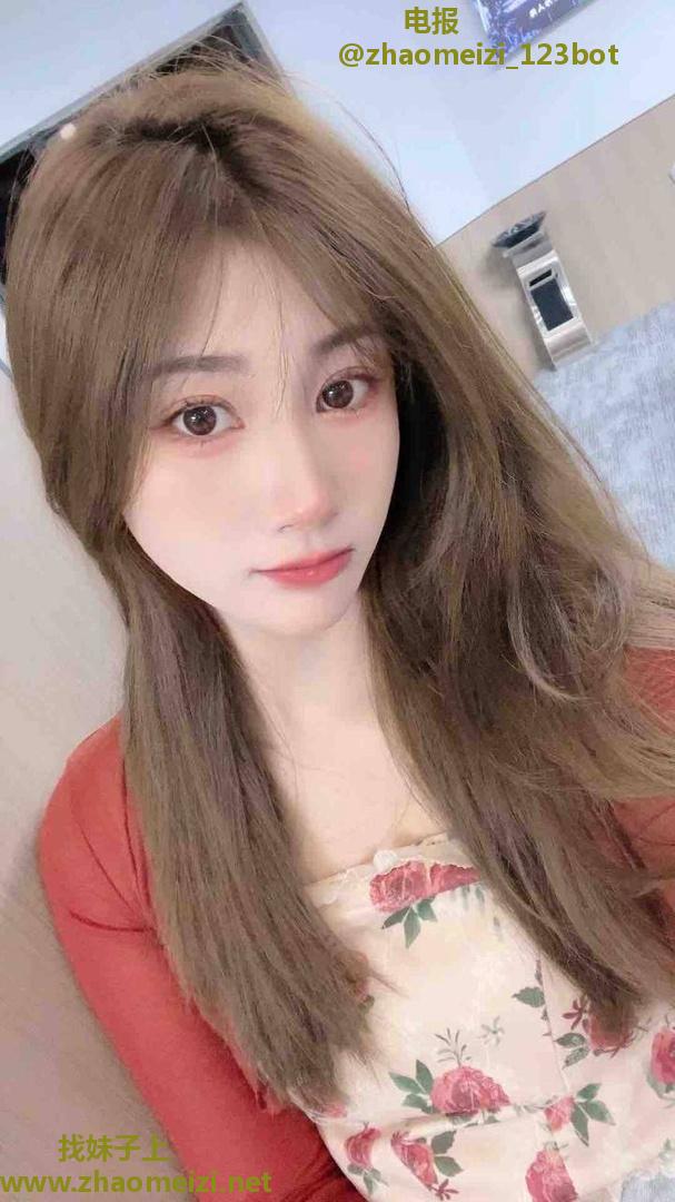 年轻紧湿骚穴琪琪
