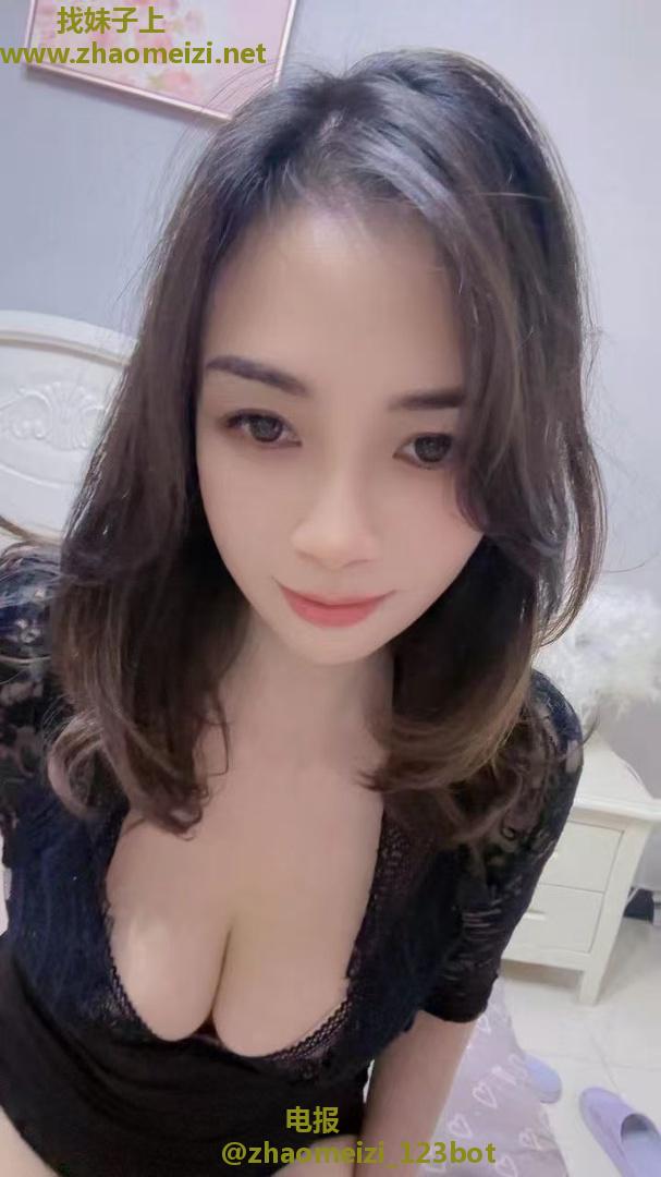 风情性感小姐姐