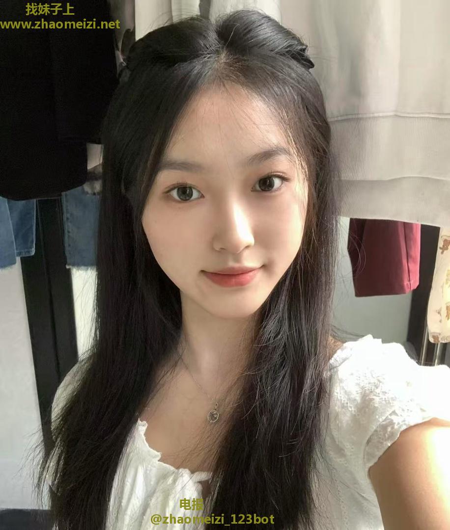 龙华天然美乳妍妍