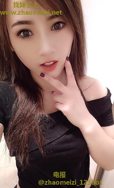 苗条靓妹菲菲