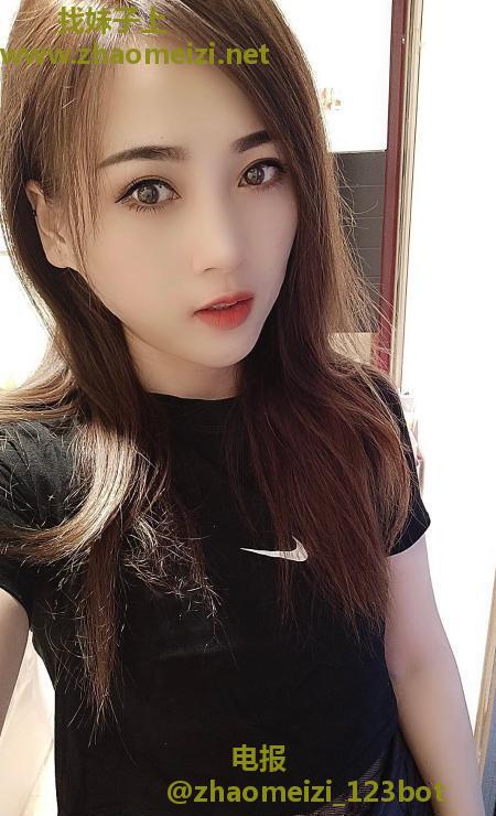 苗条靓妹菲菲