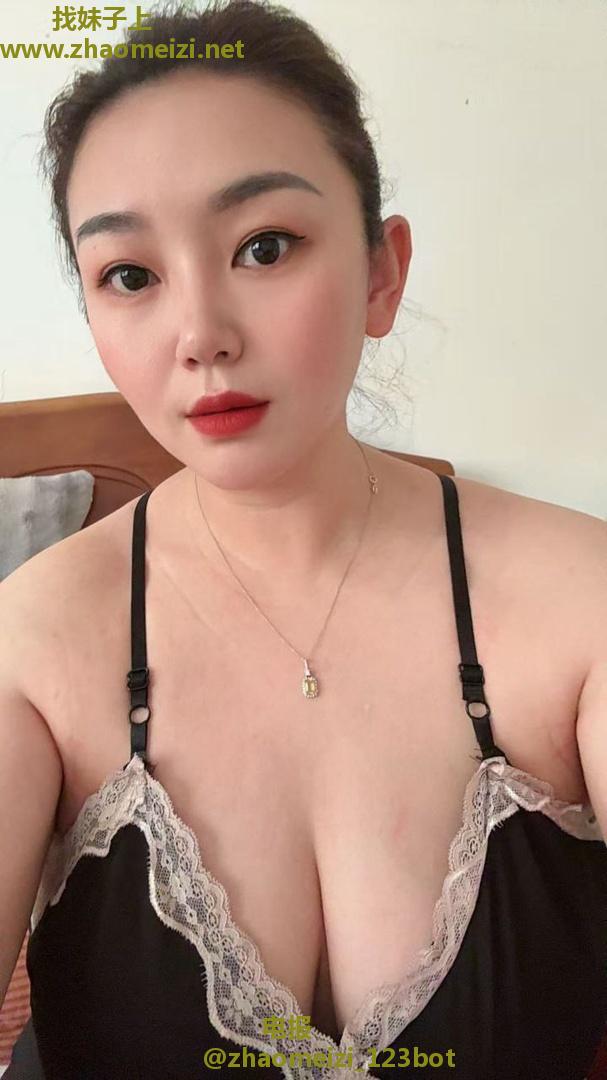 超级八字奶少妇