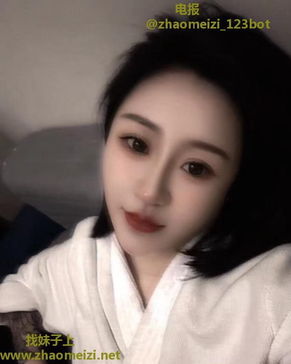 会喷水的小姐姐