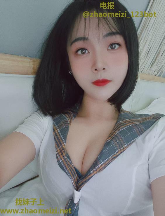 齐肩短发小姐姐