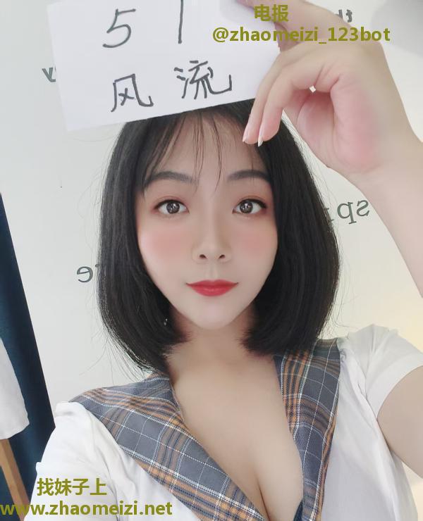 齐肩短发小姐姐