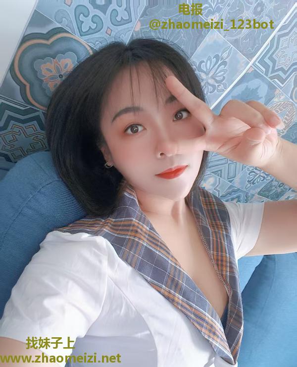 齐肩短发小姐姐