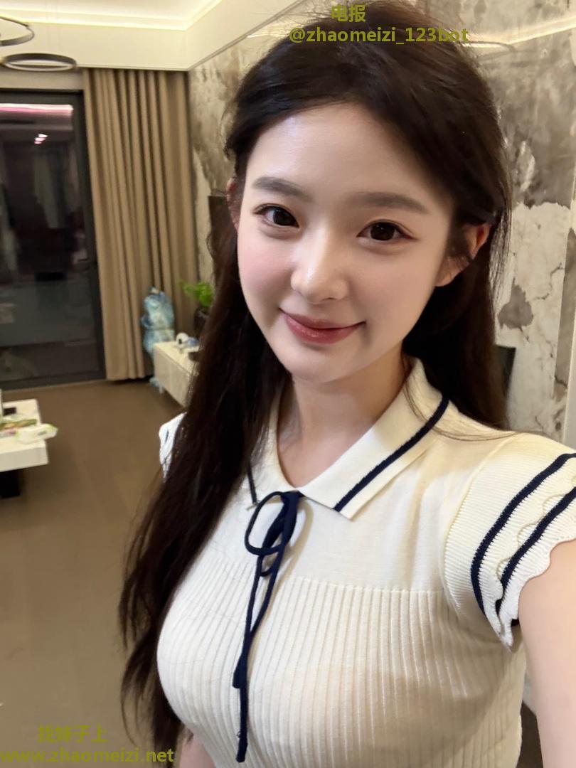 性感小妖精舌头很软