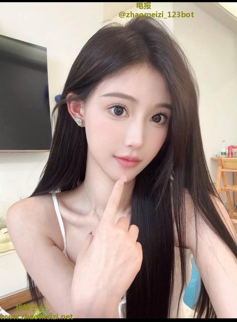 水嫩一线翘臀学姐