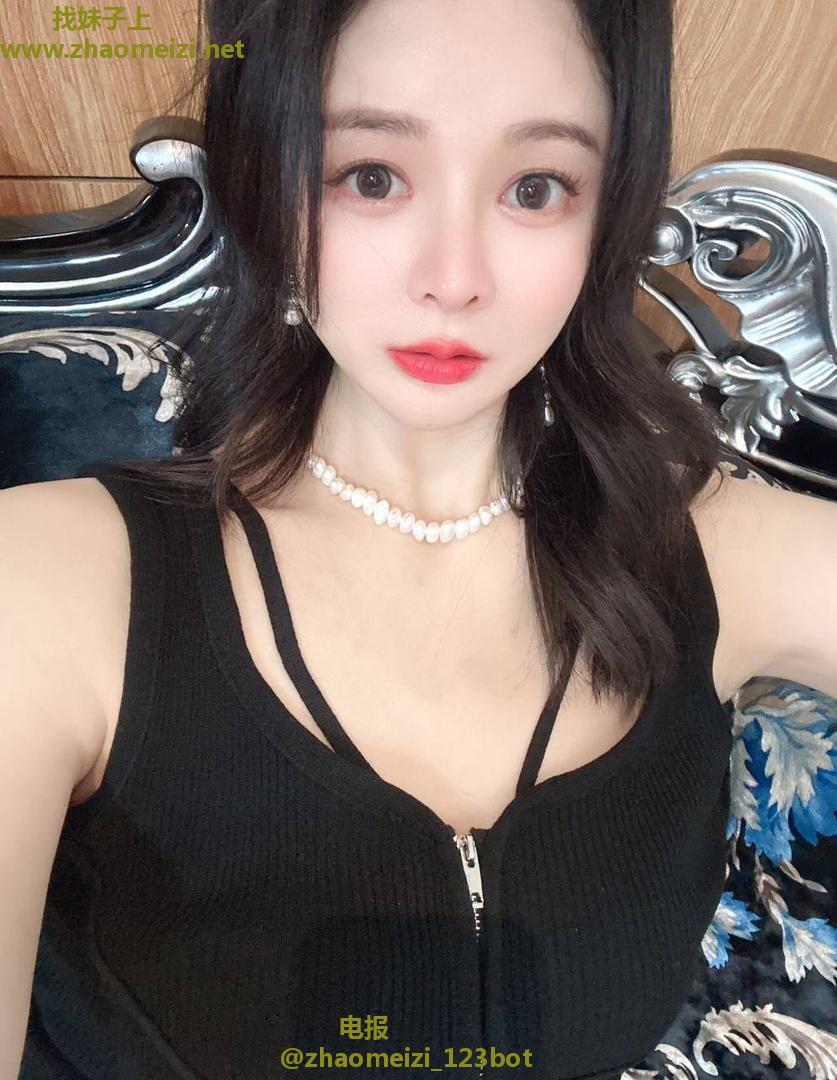 诱人制服翘臀少妇