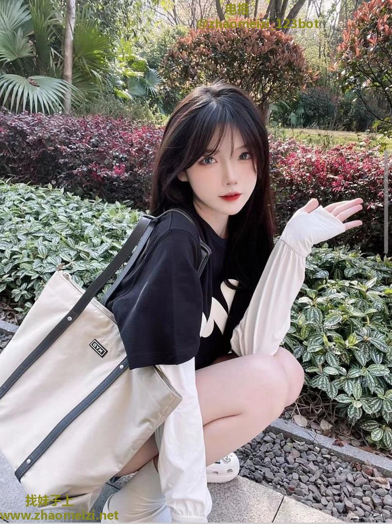 在校反差骚嫩女大