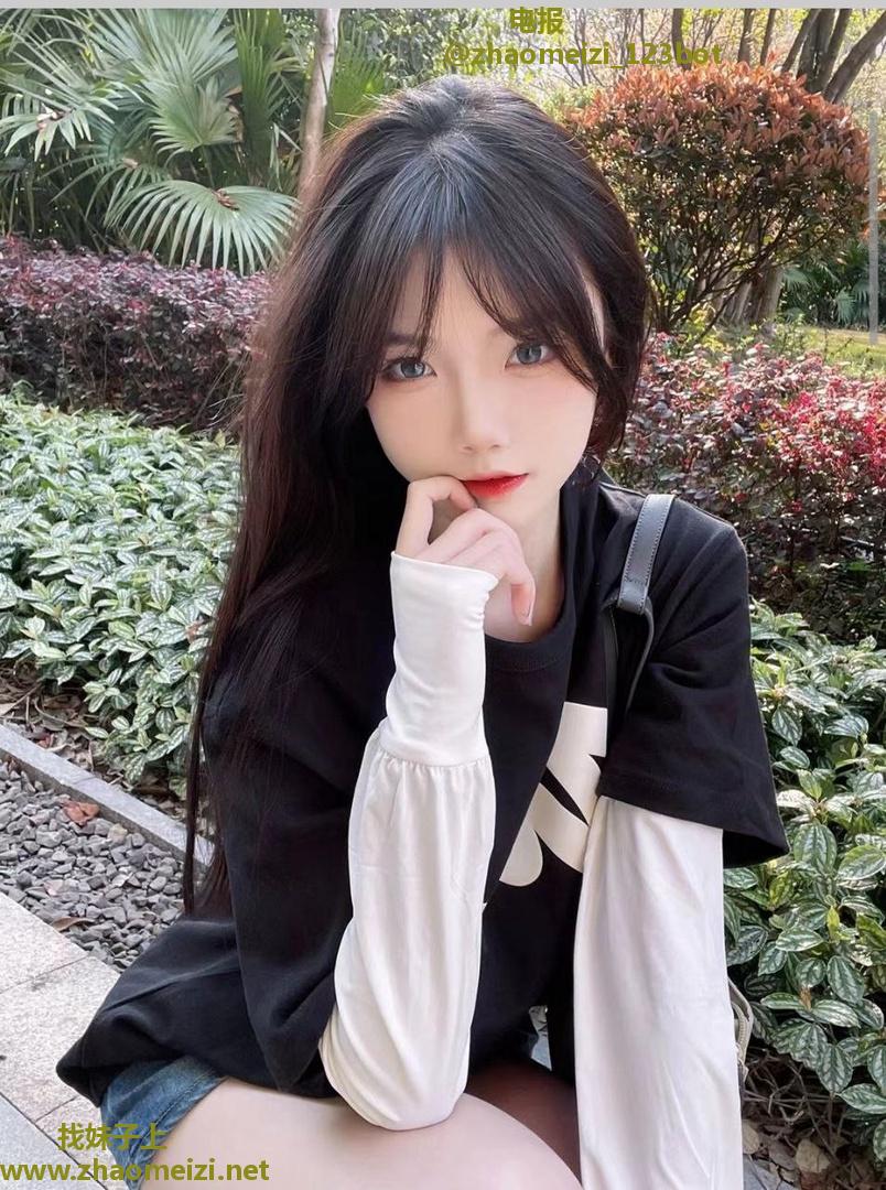 在校反差骚嫩女大