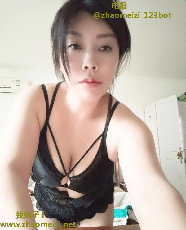 反差大奶御姐