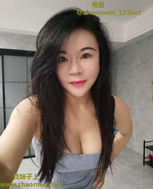 E奶熟女飘雪