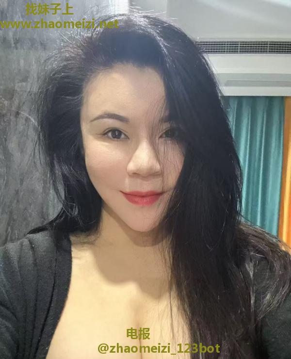 E奶熟女飘雪