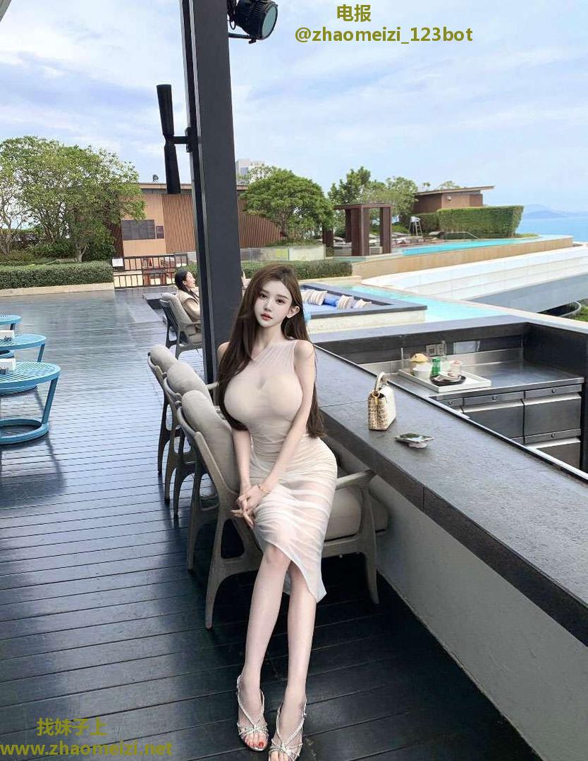 年轻长腿天然巨乳
