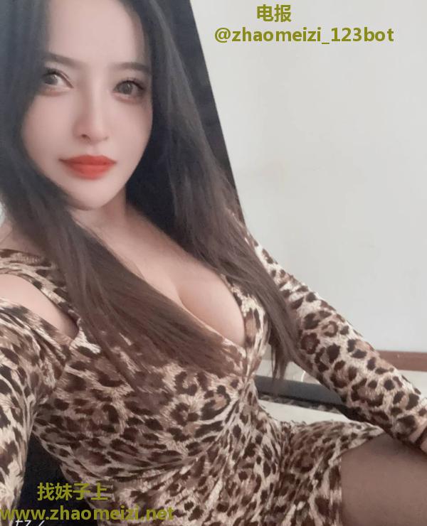 西湖大奶少妇