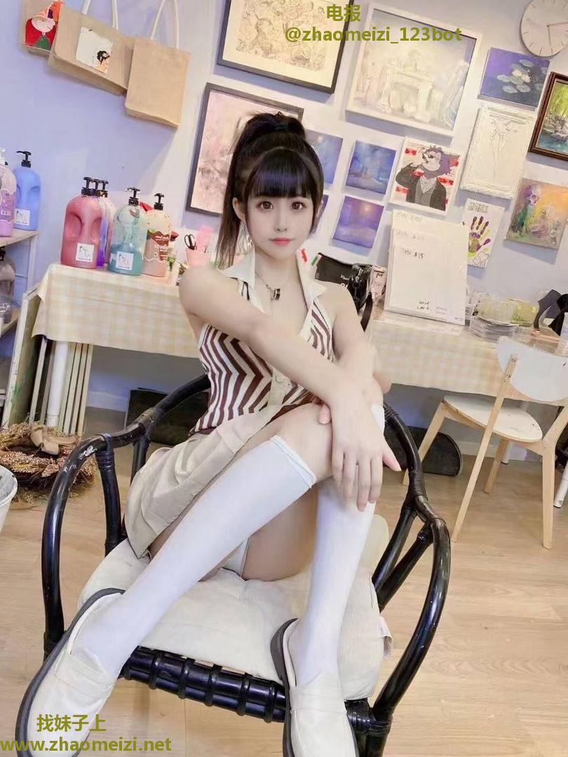 丰泽苗条细嫩小妹